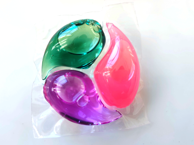 Laundry capsule 3 in 1 triple chambers vivid color
